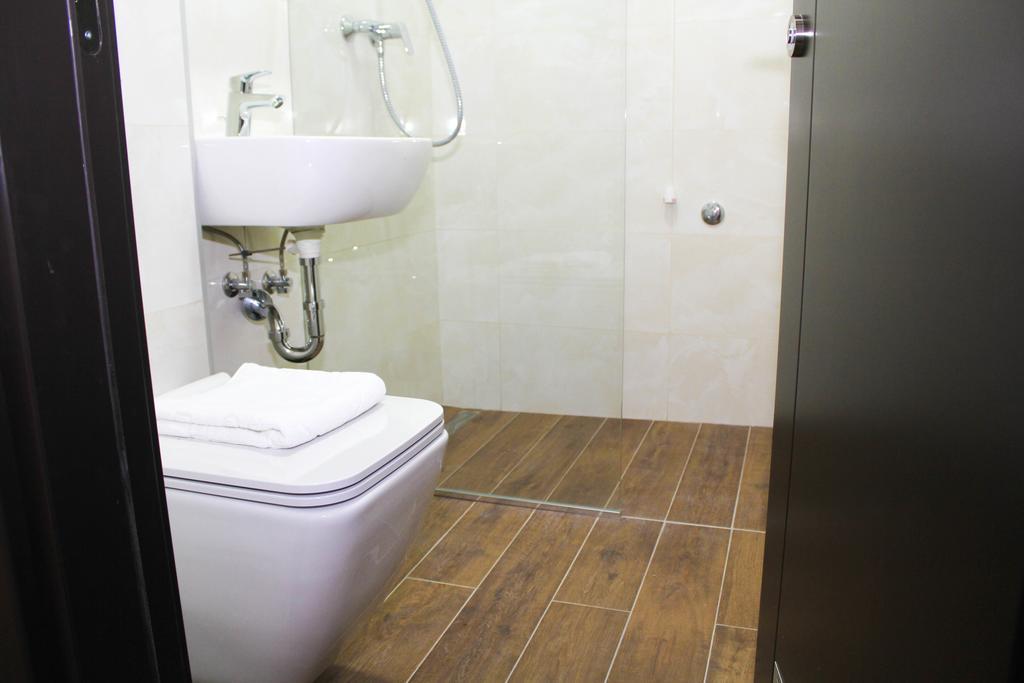 Wake Up Apartments And Rooms Beograd Ngoại thất bức ảnh